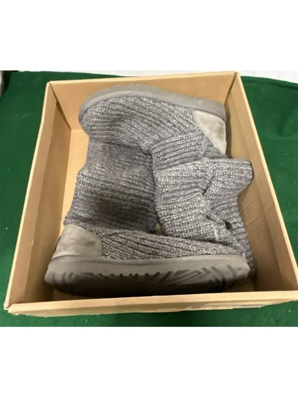 UGG Australia Women’s Knit Cardy Boots Gray Sweater Sheepskin 5819 US Size 6 US